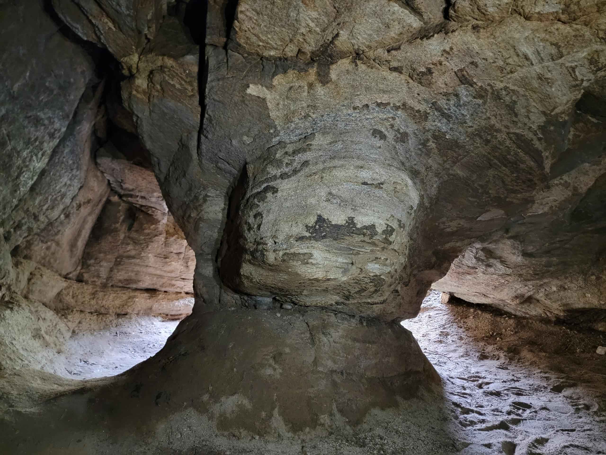 Ugo ugulo Caves
