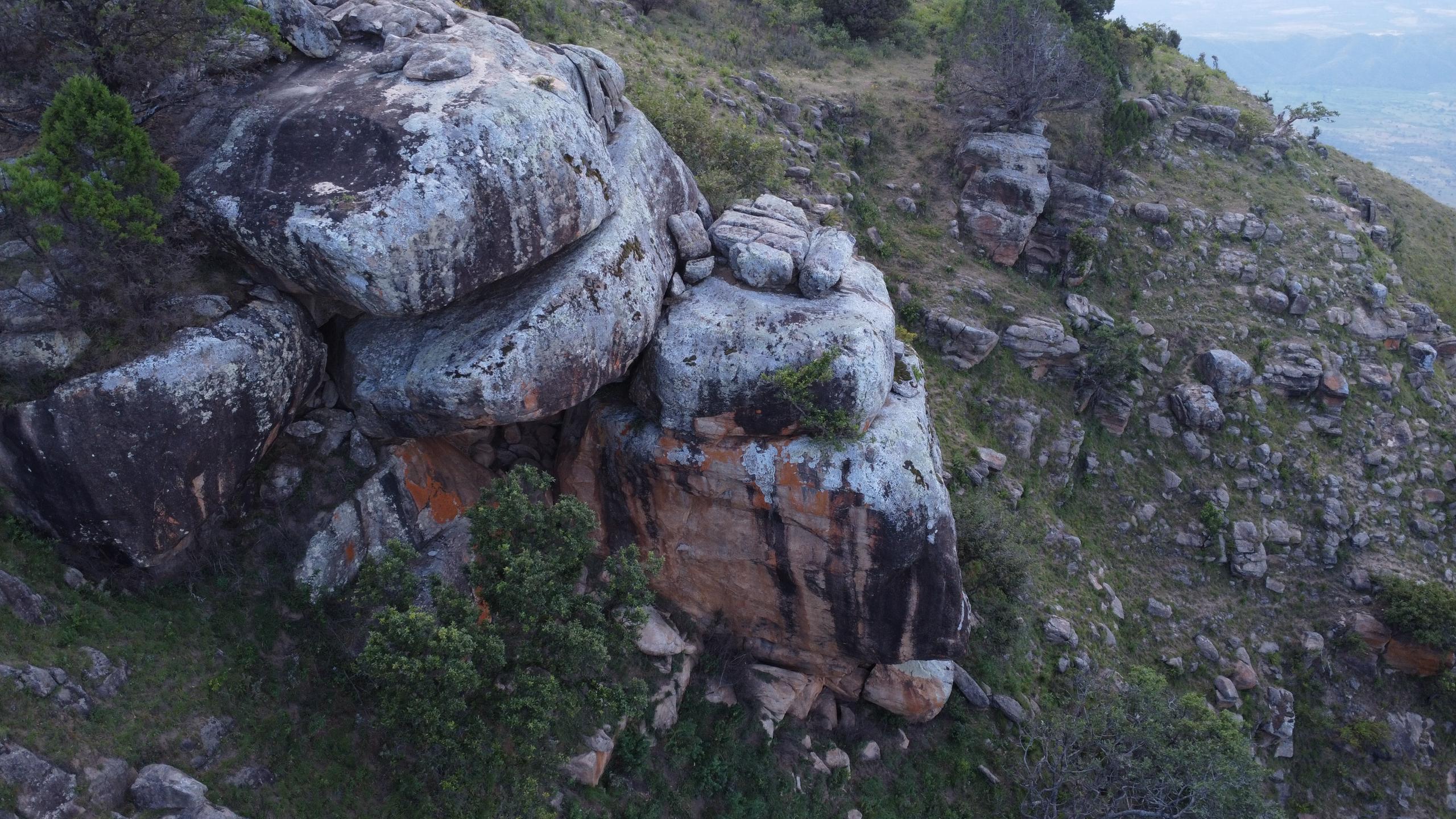 Min-mona Cave