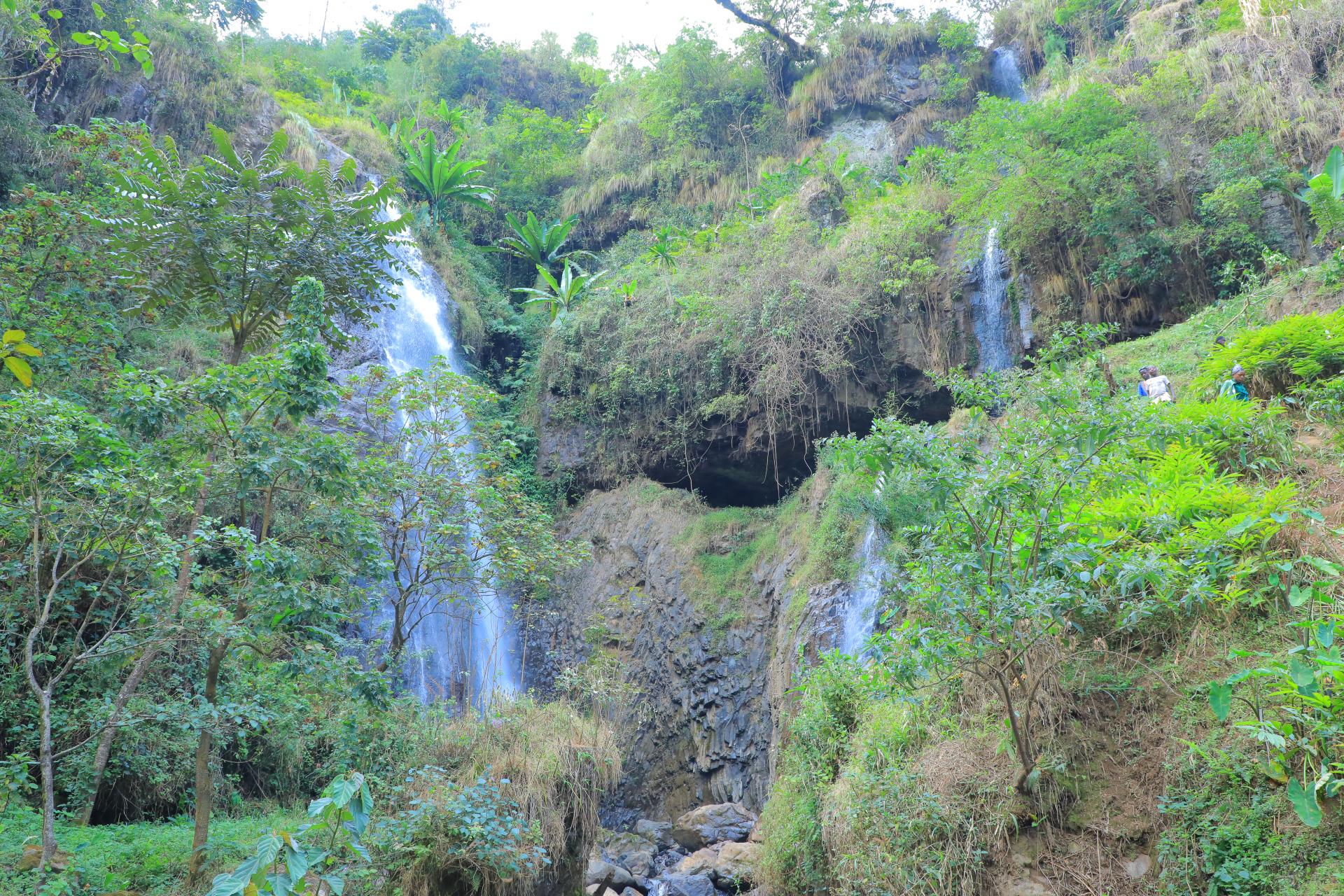 Toba Turmo Cave & twin Waterfall